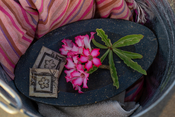 Lake Natron Camp: Seifenpäckchen nd Wüstenrose