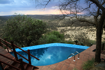 Mbali Mbali Soroi Serengeti Lodge: Pool mit Blick