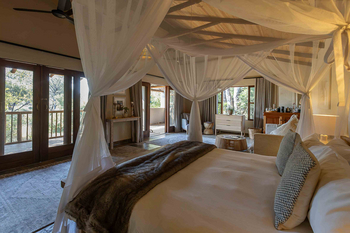 Notten's Bush Camp: Schlafzimmer mit Moskitonetz und offener Veranda