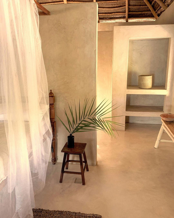 Sussurro: Bungalow - Durchgang