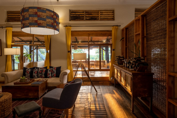 Volcanoes Kyambura Gorge Lodge: Lounge und Bar