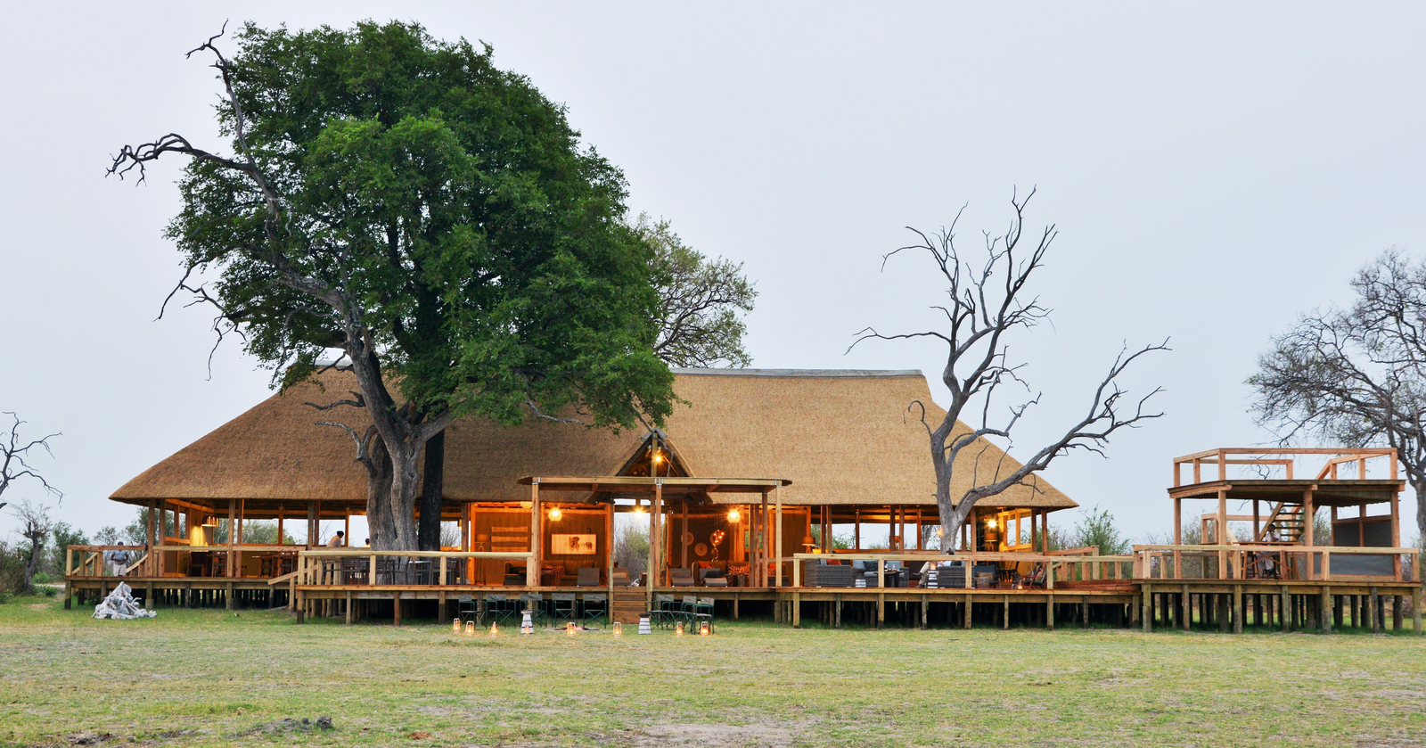 Nogatsaa Pans Chobe Lodge Nogatsaa Pans Chobe Lodge: Hauptgebäude