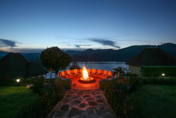 Crater Safari Lodge: Lagerfeuer