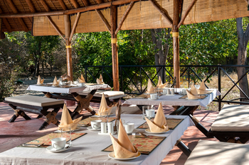 Jim's Jungle Retreat: Gol Ghar Restaurant