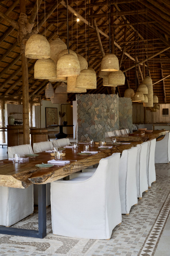 Lolelunga Private Reserve: Langer gedeckter Esstisch