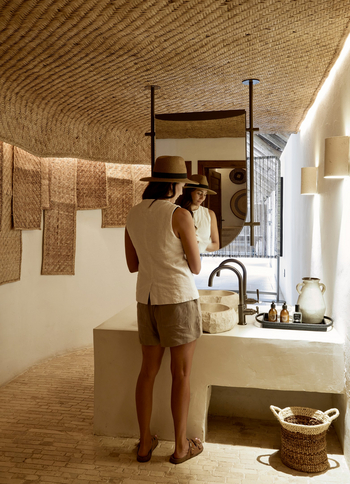 Lolelunga Private Reserve: Waschbecken mit Spiegel