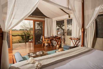 Shinde Lodge Shinde Lodge: Blick zur Veranda