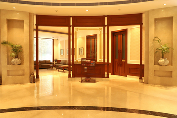 Chandela: Lobby und zentrale Einrichtungen