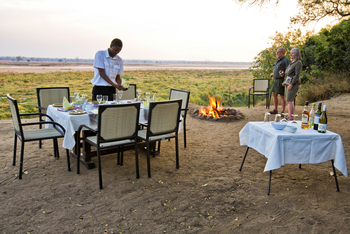 Chilo Mahove Tented Camp: Dinner im Freien