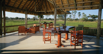 Moremi Crossing: Tisch in der Lounge