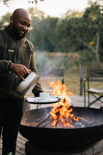 Muzimu Lodge: Kaffee am Lagerfeuer