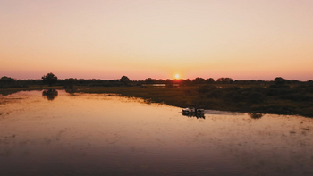 Sanctuary Chief's Camp Sanctuary Chief's Camp: Fahrt durch tiefes Wasser