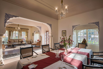 The Oberoi Rajvilas: Luxury Villa - Esstisch