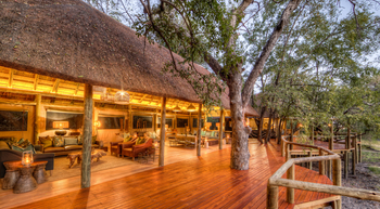 Camp Moremi: Zentrale Einrichtungen