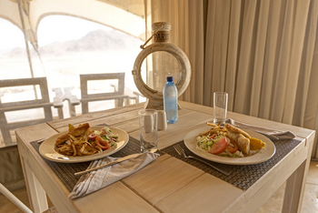 Desert Hills Glamping: Lunch