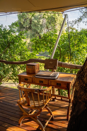 Kanga Camp: Schreibtisch