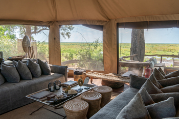 Linyanti Ebony Linyanti Ebony: Sofa in der Lounge