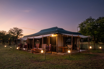 Mara Under Canvas: Beleuchtung am Abend