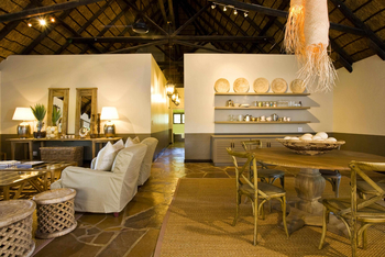 Mushara Lodge: Lodge und Garten