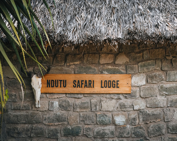 Ndutu Safari Lodge: Eingangsschild