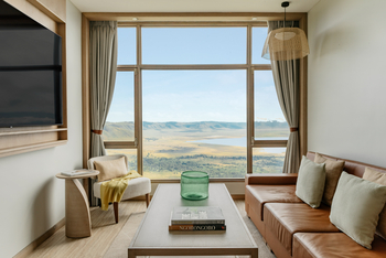 Ngorongoro Lodge Melia Collection: Junior Suite Sitzbereich und Kraterblick