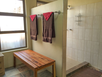 Okutala Lodge: Gästebad