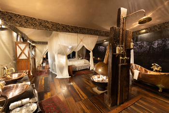 The Dhow Suite at Zarafa: Bett mit Moskitonetz