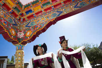 The Grand Dragon Hotel: Volkskunst