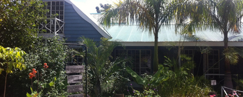 The Old House: Gartenseite