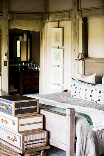 Abu Camp Abu Camp: Bett und Koffer