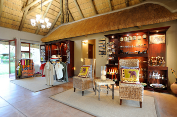 Frans Indongo Safari Lodge: Souvenir Shop