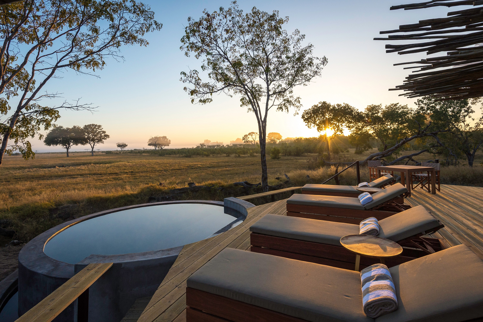 Little Makalolo Camp Little Makalolo Camp: Liegestühle am Plunge Pool