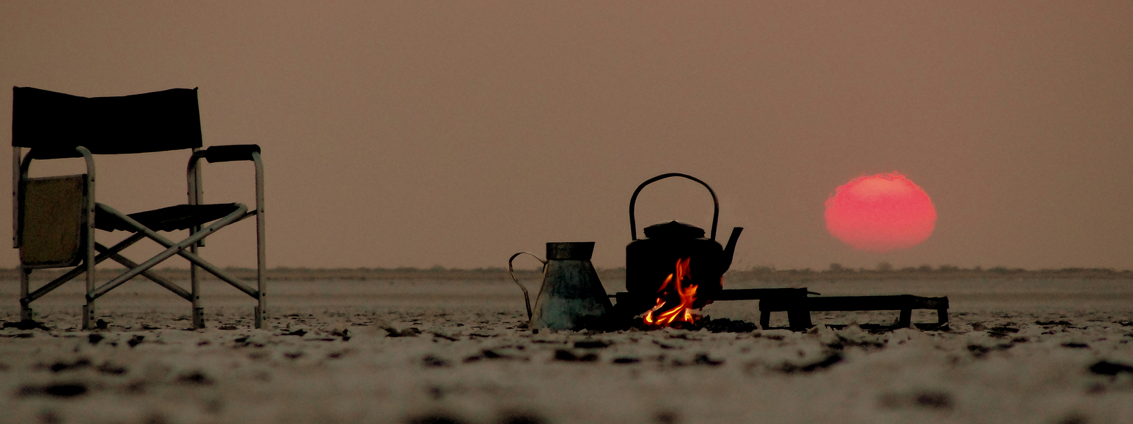 Moela Safari Lodge Moela Safari Lodge: Sonnenaufgang über der Salzpfanne