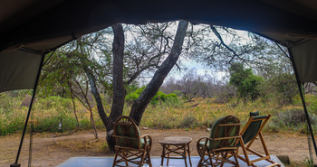 Porini Amboseli Camp: Sitzmöbel vor dem Zelt