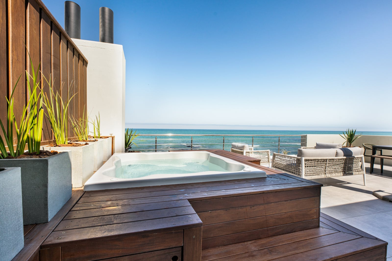 The Pearls Beach Pods The Pearls Beach Pods: Jacuzzi