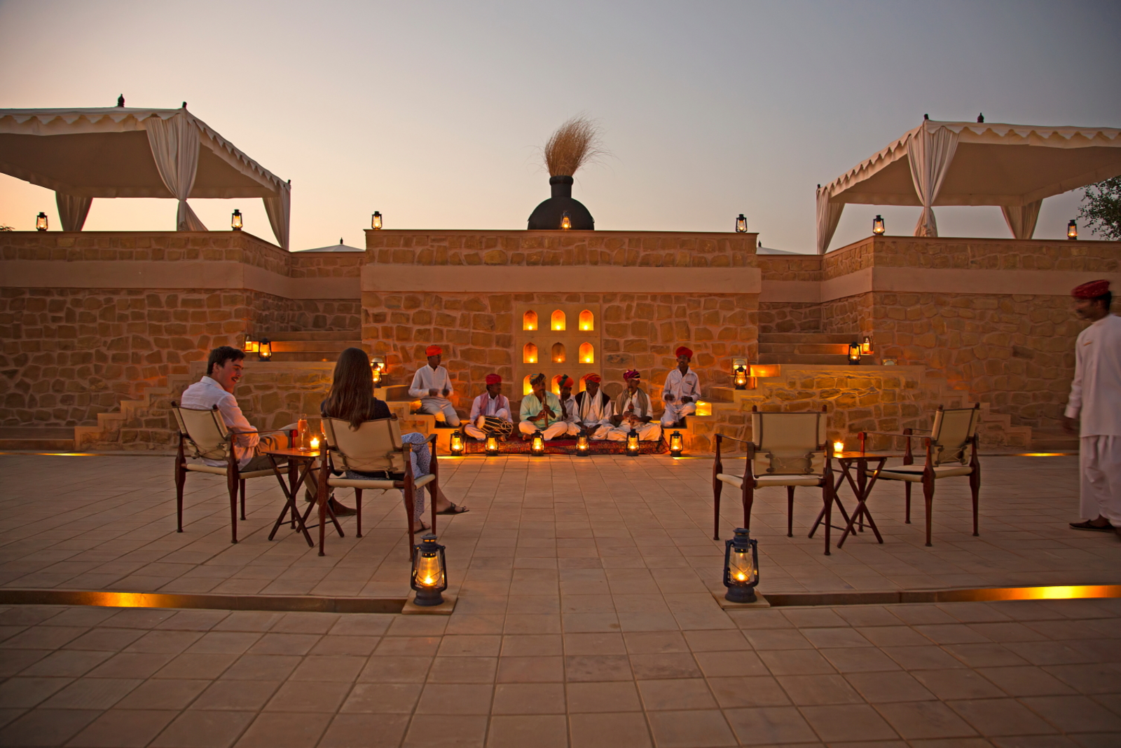 Sujan The Serai Sujan The Serai: Abendmusik für die Gäste