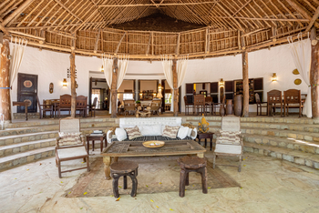 Kinondo Kwetu Kinondo Kwetu: Tina Village Lounge