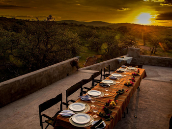 Okutala Lodge: Dinner-Tafel