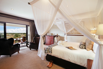 Old Traders Lodge: Bett mit Moskitonetz