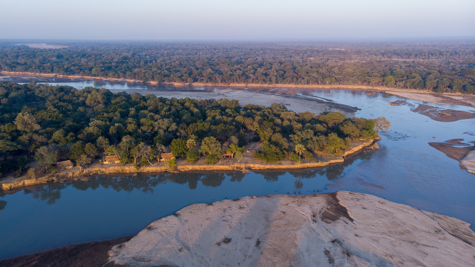 Takwela Camp Takwela Camp: Zusammenfluss von Luangwa und Mwaleshi
