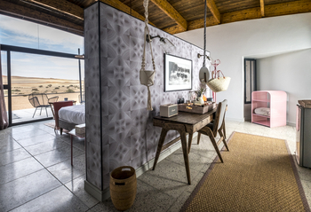 The Desert Grace: Schreibtisch