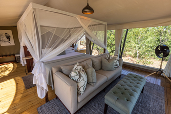 Fothergill Island: Sofa