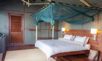 Ndhovu Safari Lodge: River Suite