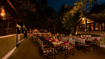 Reni Pani Jungle Lodge: Dinner im Freien