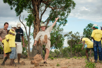 Davison's Camp: Stein treten