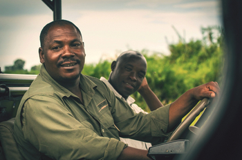 Duba Explorers Camp: Safari Guide am Steuer