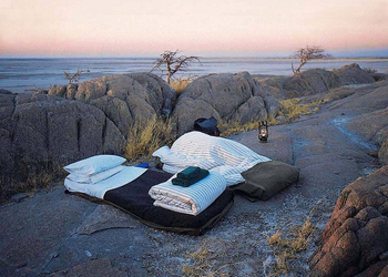 Kubu Island Kubu Island: Matratzen zwischen Felsen