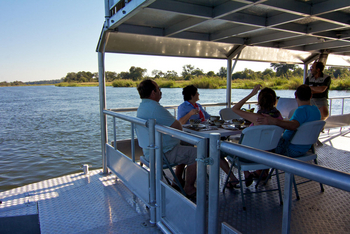 Ndhovu Safari Lodge: Ausflugsboot