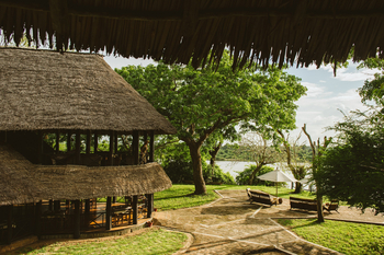 Rufiji River Camp: Außenbereich Hauptzelt