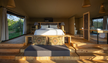 Saruni Eagle View Saruni Eagle View: Erhöht gestelltes Bett